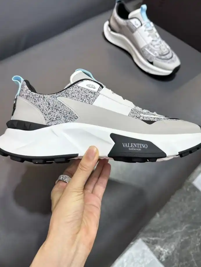 hype Valentino Sneakers