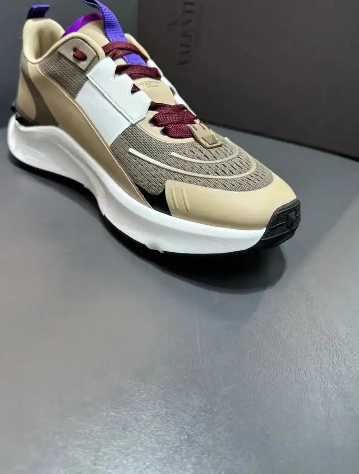 hype Valentino Sneakers