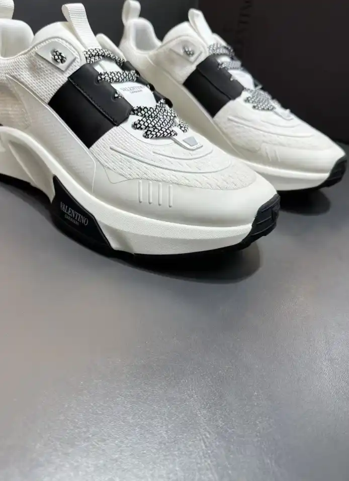 hype Valentino Sneakers