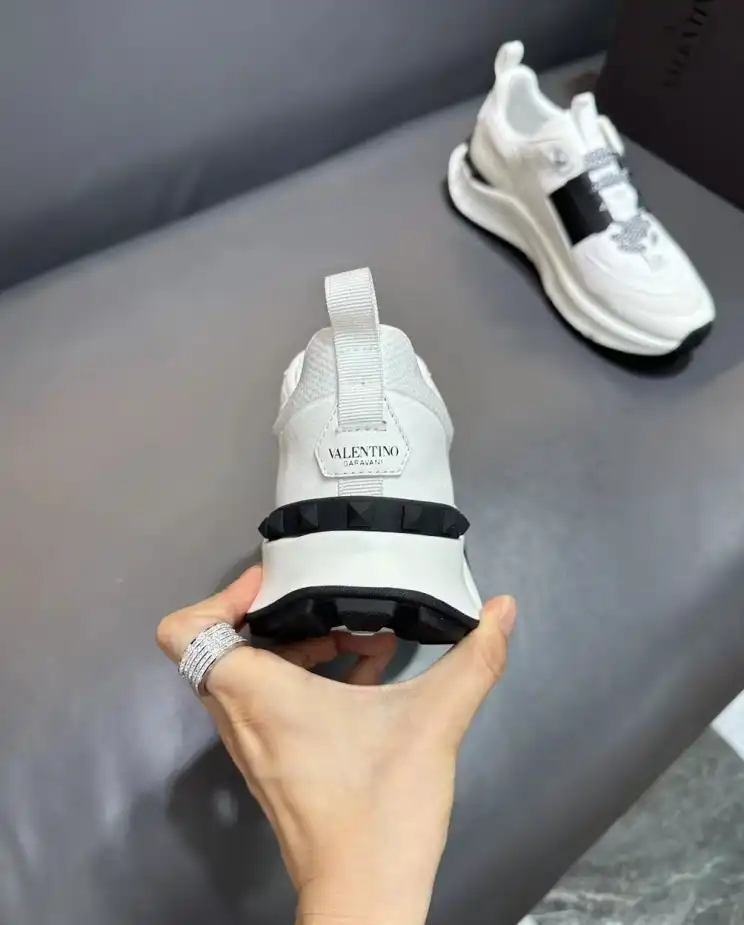 hype Valentino Sneakers