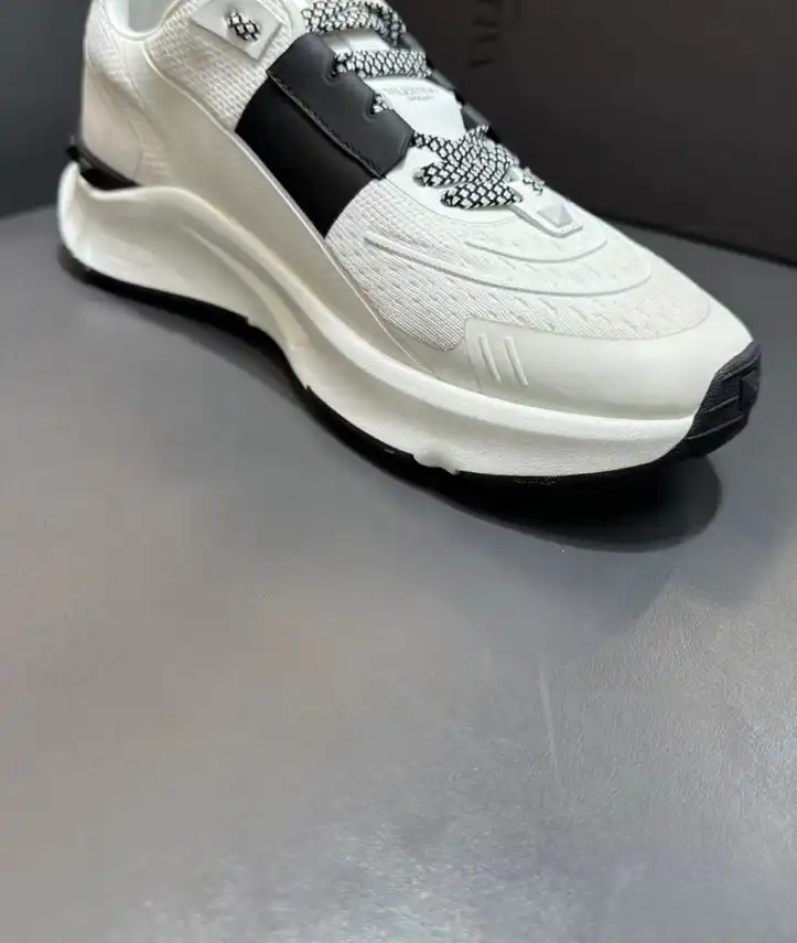 hype Valentino Sneakers