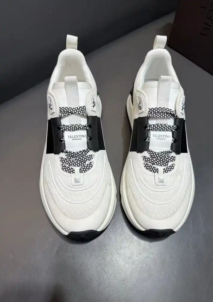 hype Valentino Sneakers