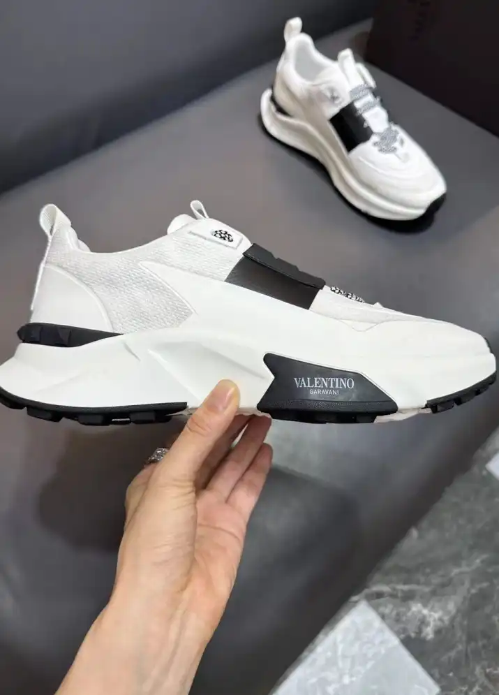 hype Valentino Sneakers