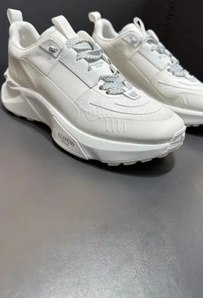 hype Valentino Sneakers