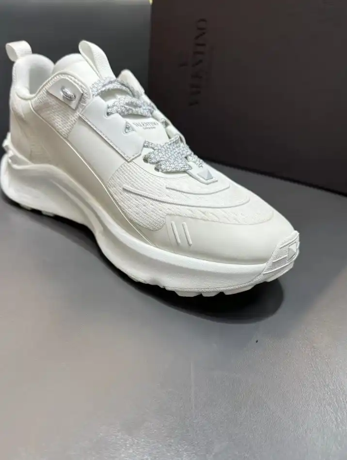 hype Valentino Sneakers