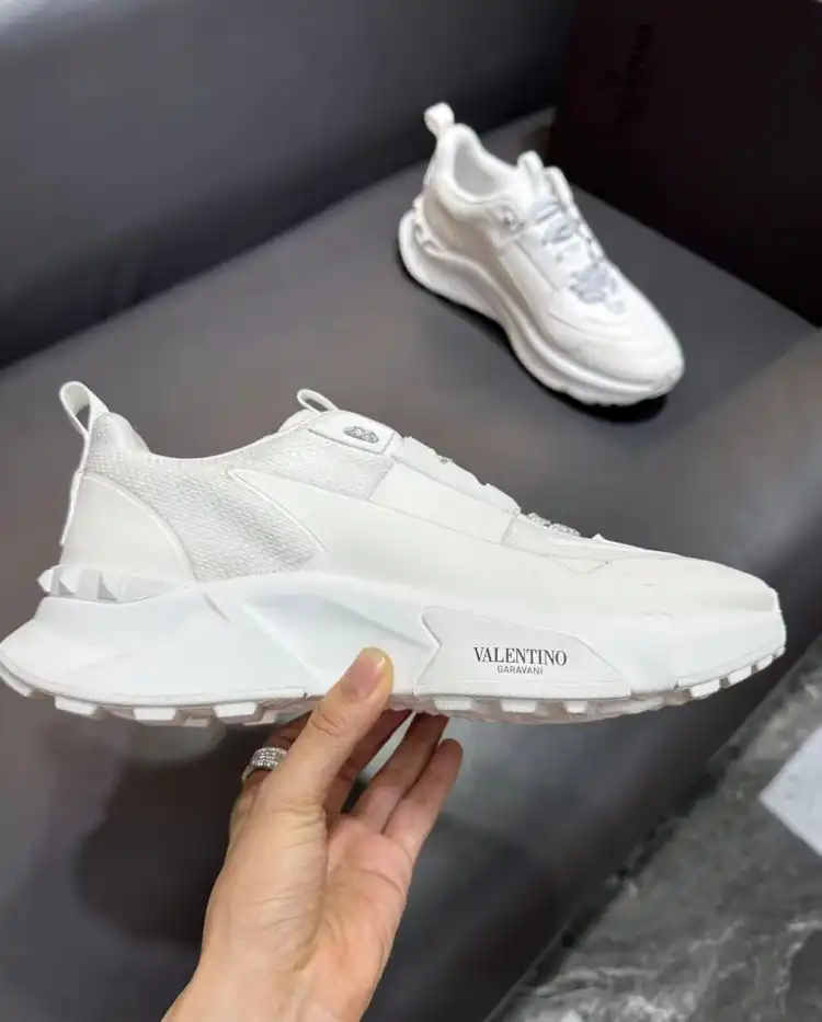 hype Valentino Sneakers