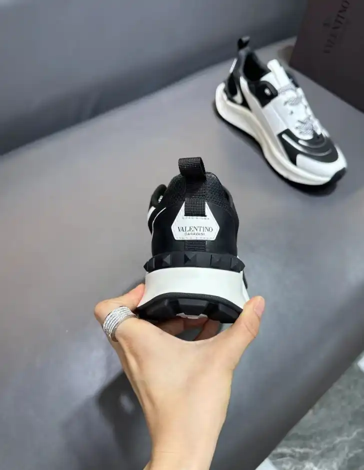 hype Valentino Sneakers