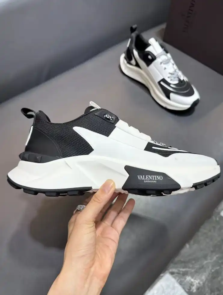 hype Valentino Sneakers