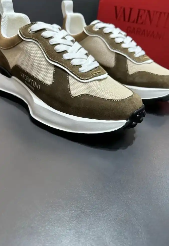 hype Valentino Sneakers