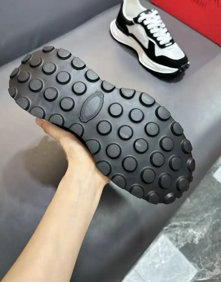 hype Valentino Sneakers