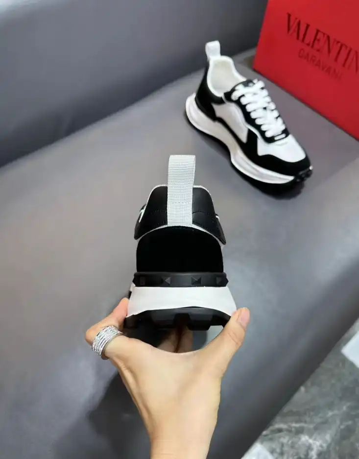 hype Valentino Sneakers