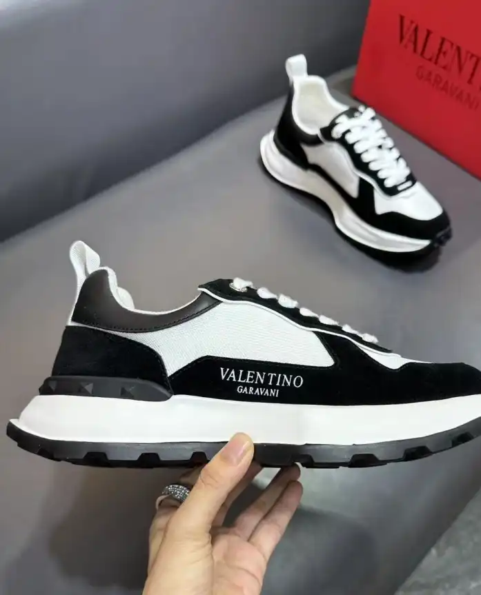 hype Valentino Sneakers