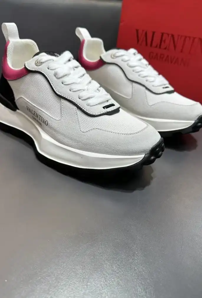 hype Valentino Sneakers