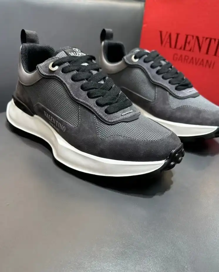 hype Valentino Sneakers