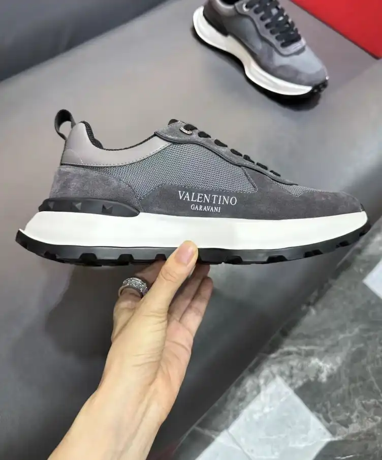 hype Valentino Sneakers