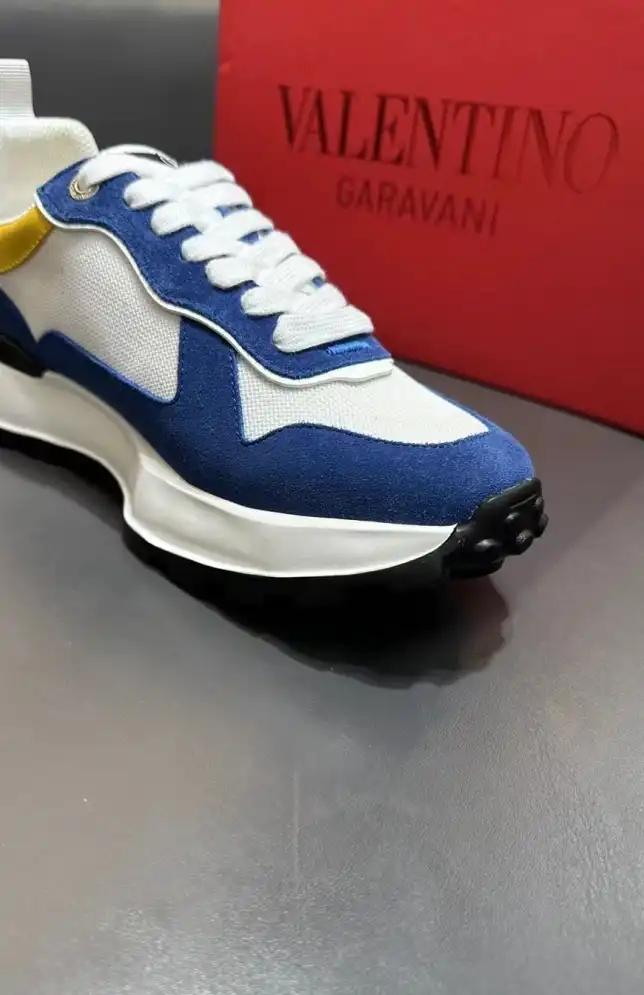 hype Valentino Sneakers