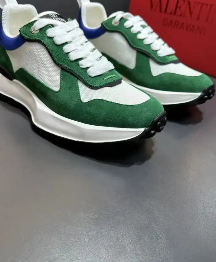 hype Valentino Sneakers