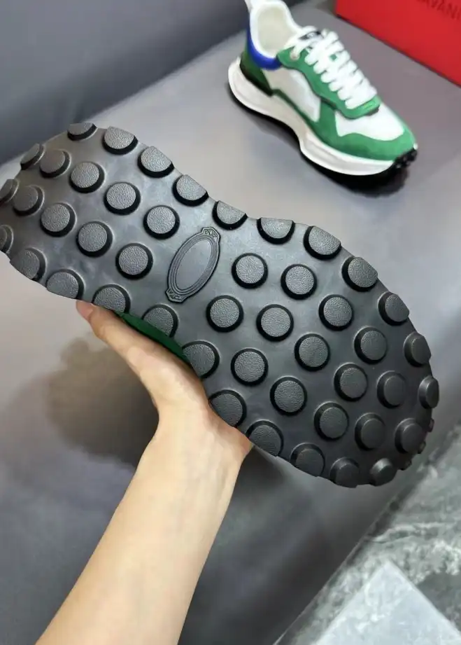 hype Valentino Sneakers