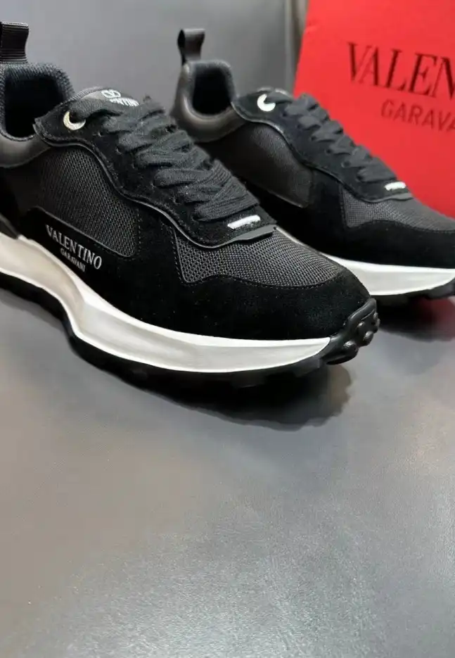 hype Valentino Sneakers