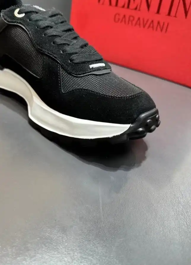 hype Valentino Sneakers