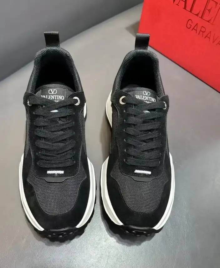 hype Valentino Sneakers