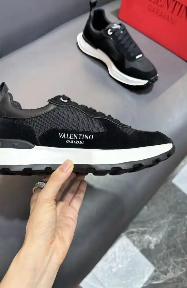 hype Valentino Sneakers