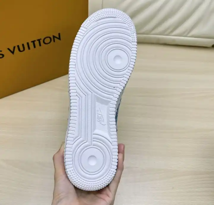 hype Louis Vuitton Sneakers