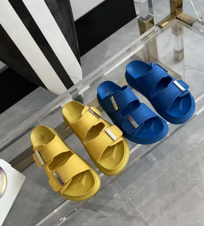 hype Alexander Mcqueen slippers