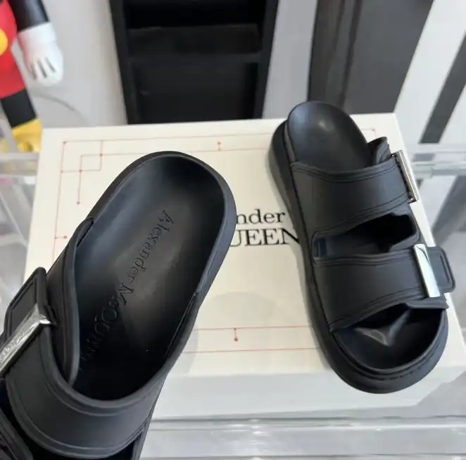 hype Alexander Mcqueen slippers