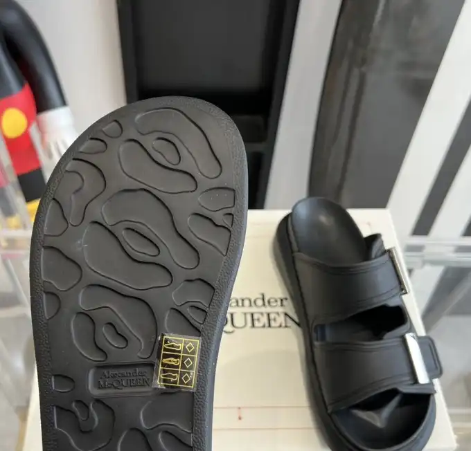 hype Alexander Mcqueen slippers