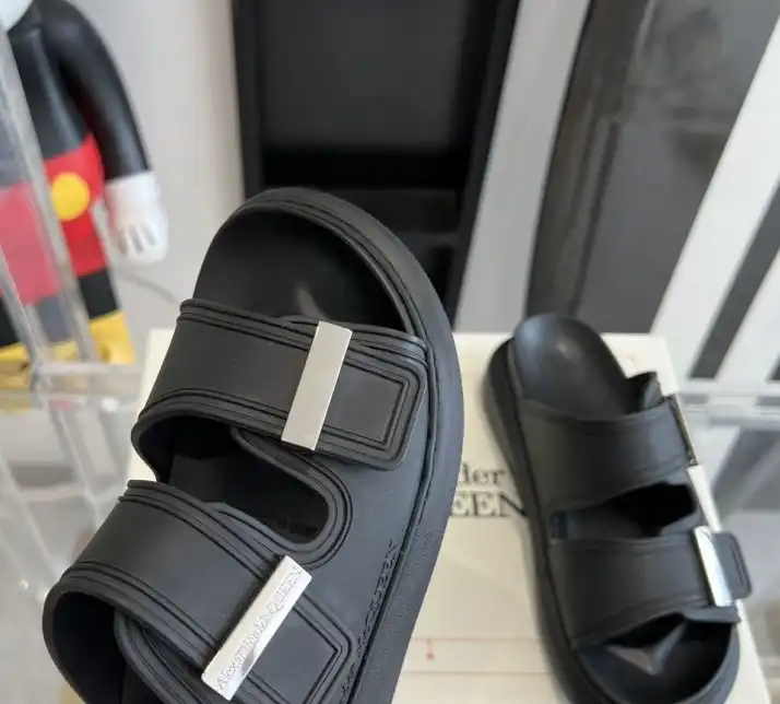 hype Alexander Mcqueen slippers