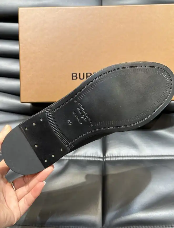 hype Burberry Leather Shoes