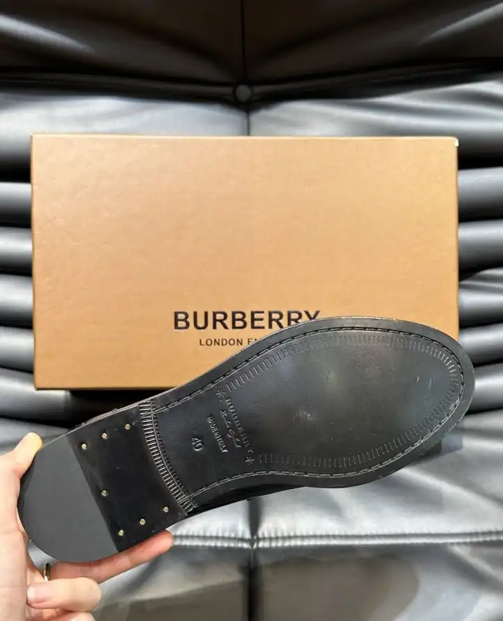 hype Burberry Leather Shoes