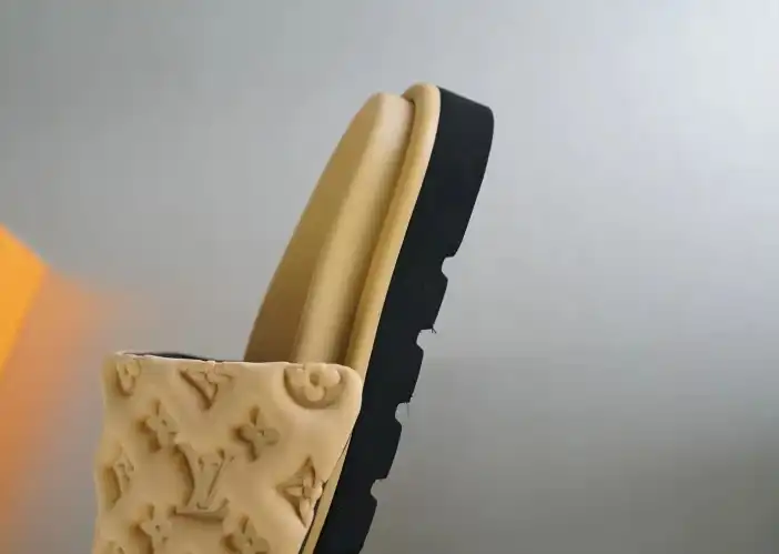 hype LV Slippers