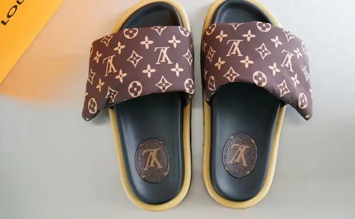 hype LV Slippers