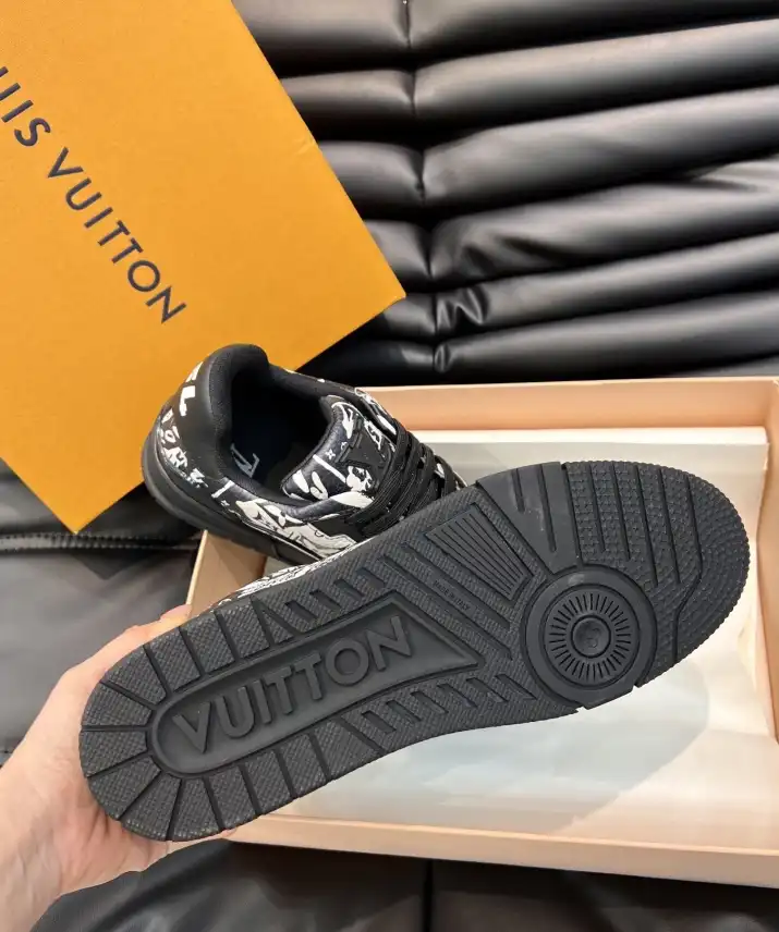 hype Louis Vuitton Sneakers