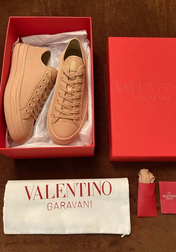 hype Valentino Sneakers