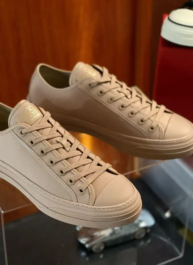 hype Valentino Sneakers