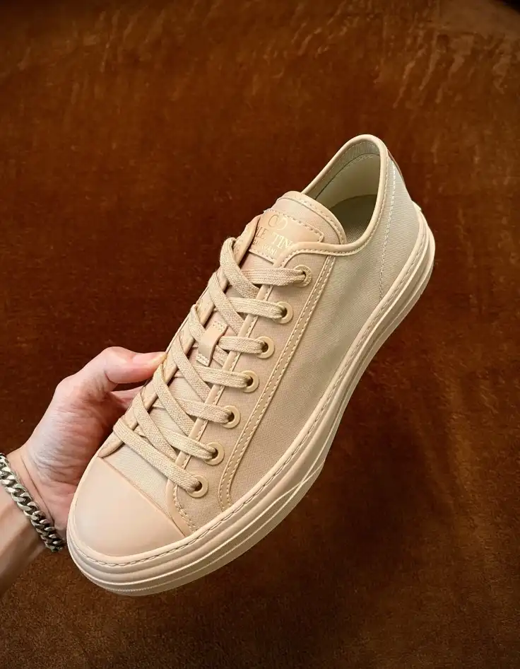 hype Valentino Sneakers