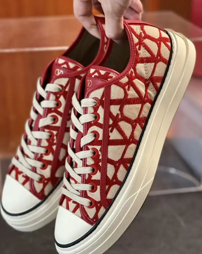 hype Valentino Sneakers