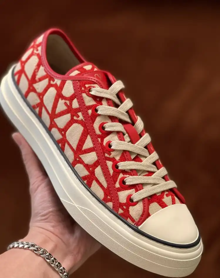 hype Valentino Sneakers