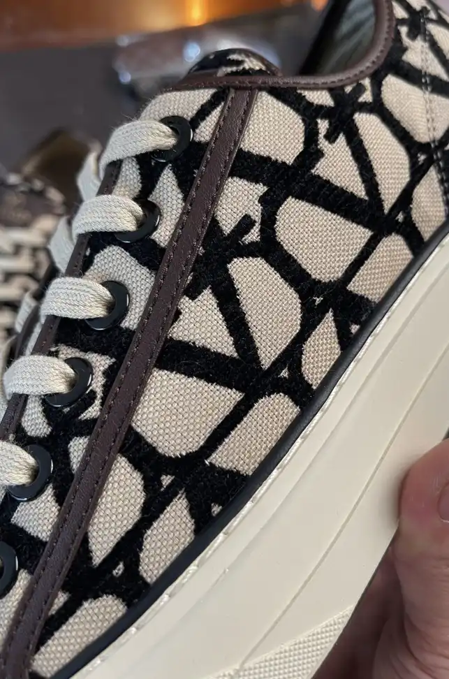 hype Valentino Sneakers