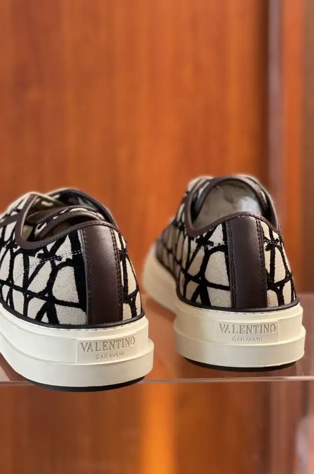 hype Valentino Sneakers