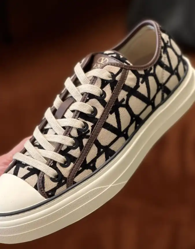 hype Valentino Sneakers