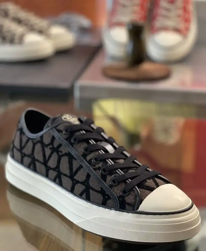 hype Valentino Sneakers