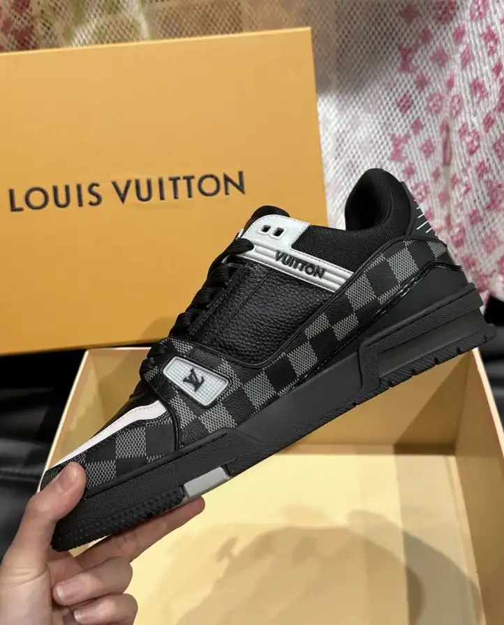 hype Louis Vuitton Sneakers