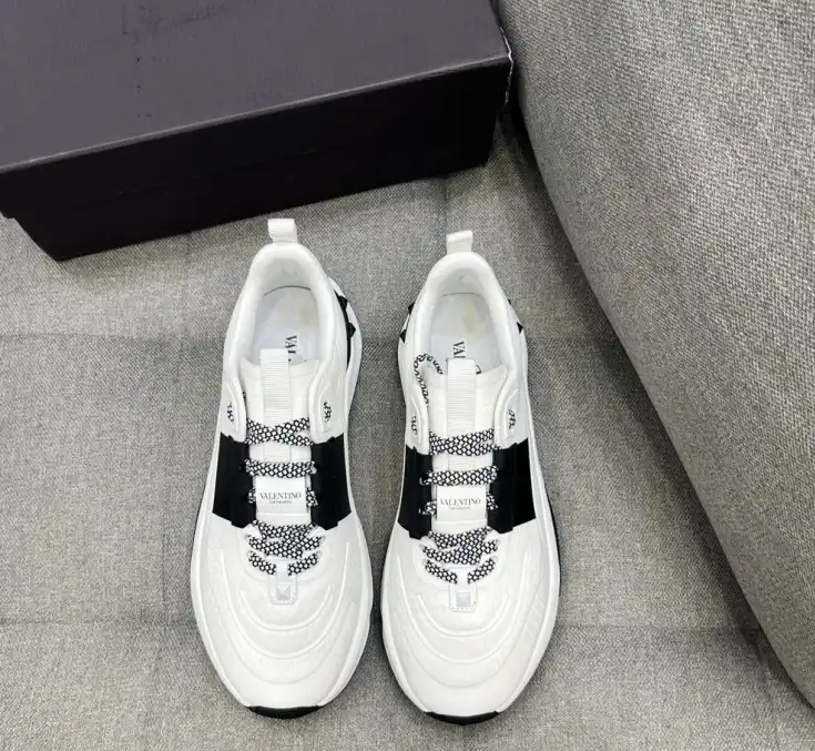 hype Valentino Sneakers