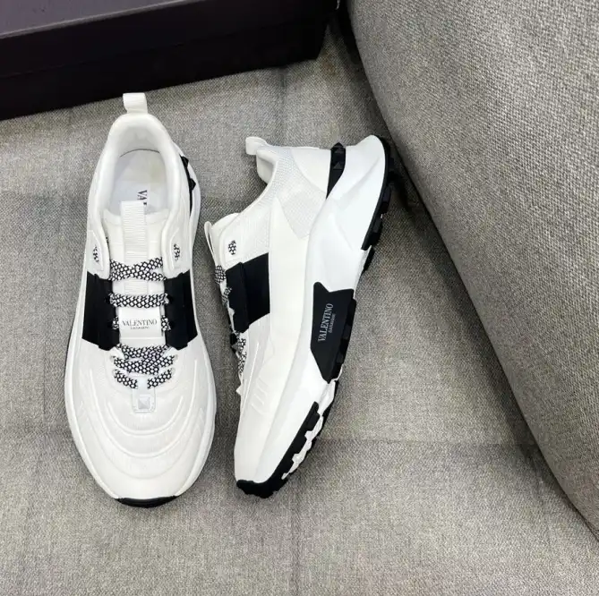 hype Valentino Sneakers