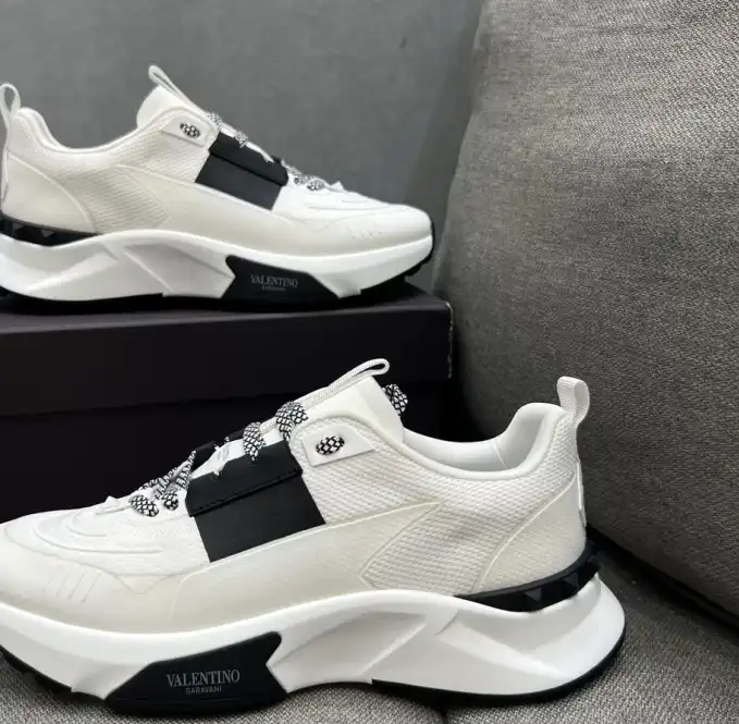 hype Valentino Sneakers