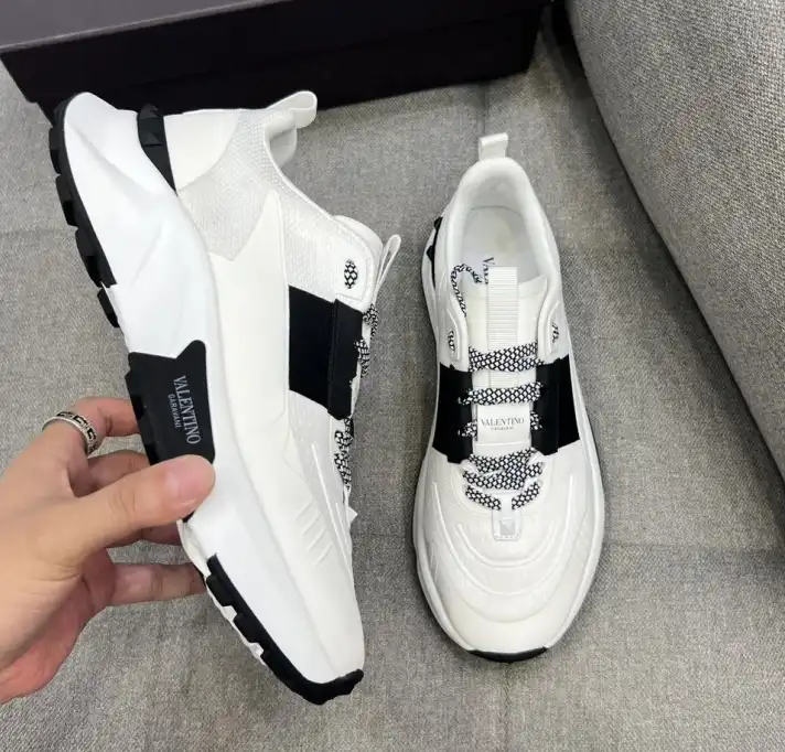 hype Valentino Sneakers